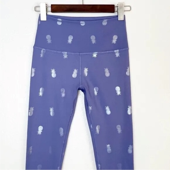 •BEYOND YOGA• Dusty Filet Pineapple Print High‎ Waisted Midi Leggings Size S - Picture 4 of 13